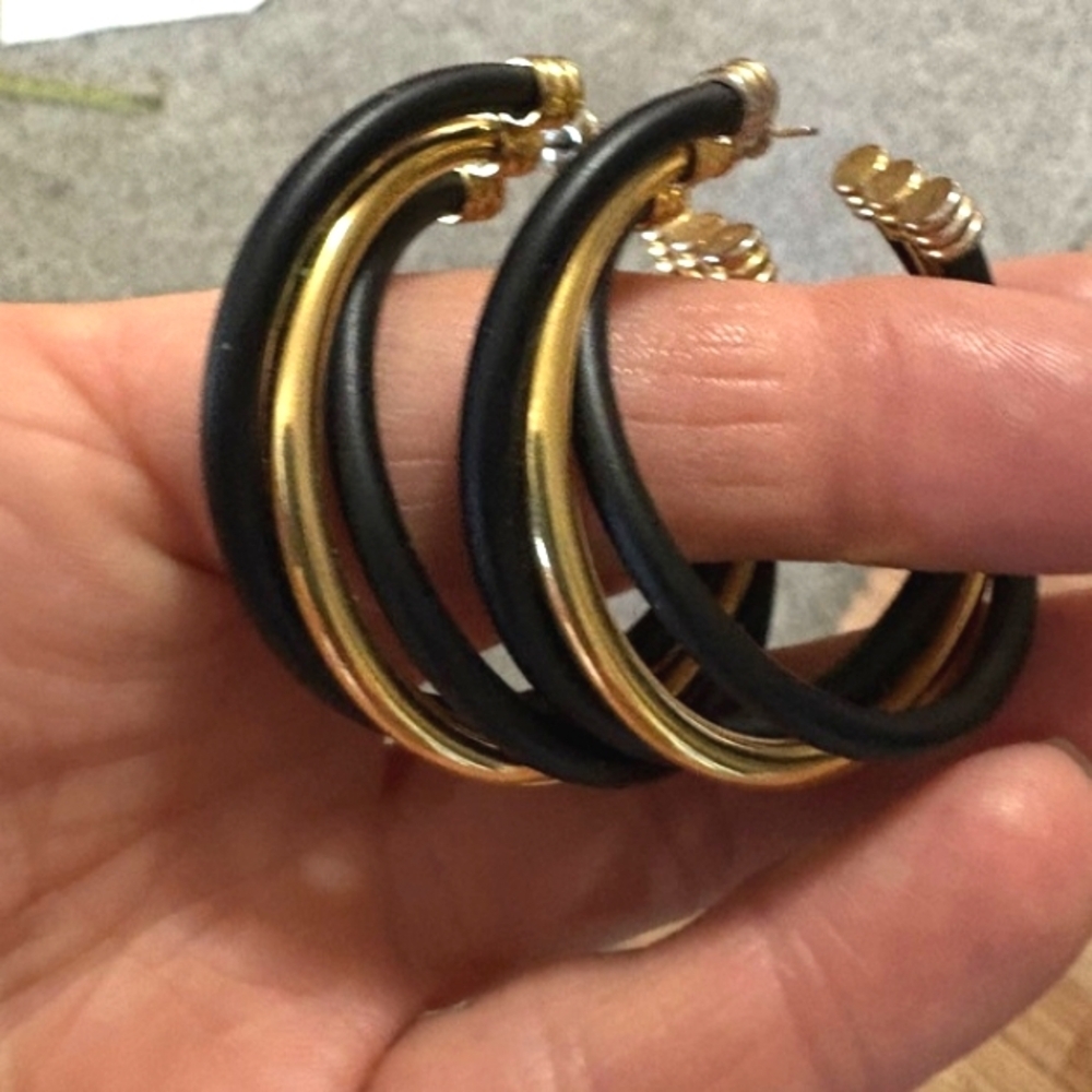VINTAGE BLACK AND GOLDTONE INTERTWINED DOUBLE LOOPED POST DROP 1.7" EARRINGS